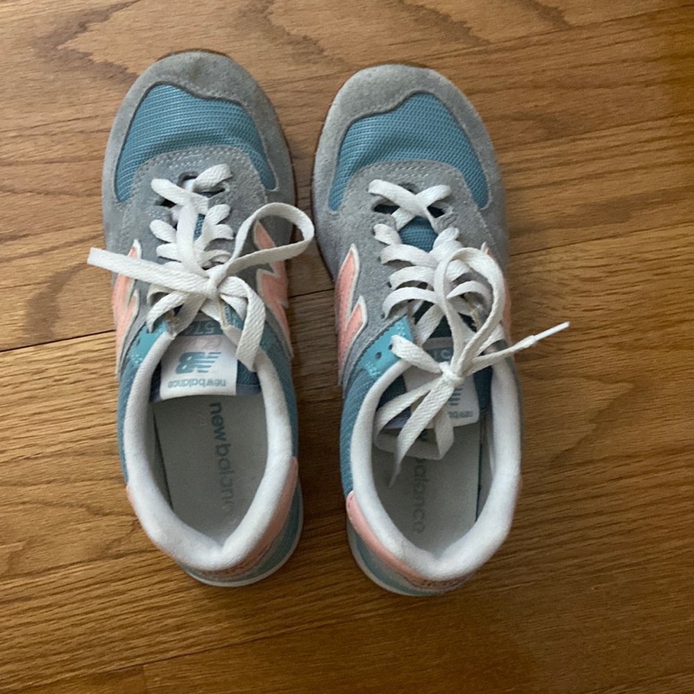 new balance size 7.5 blue and pink shoes worn once